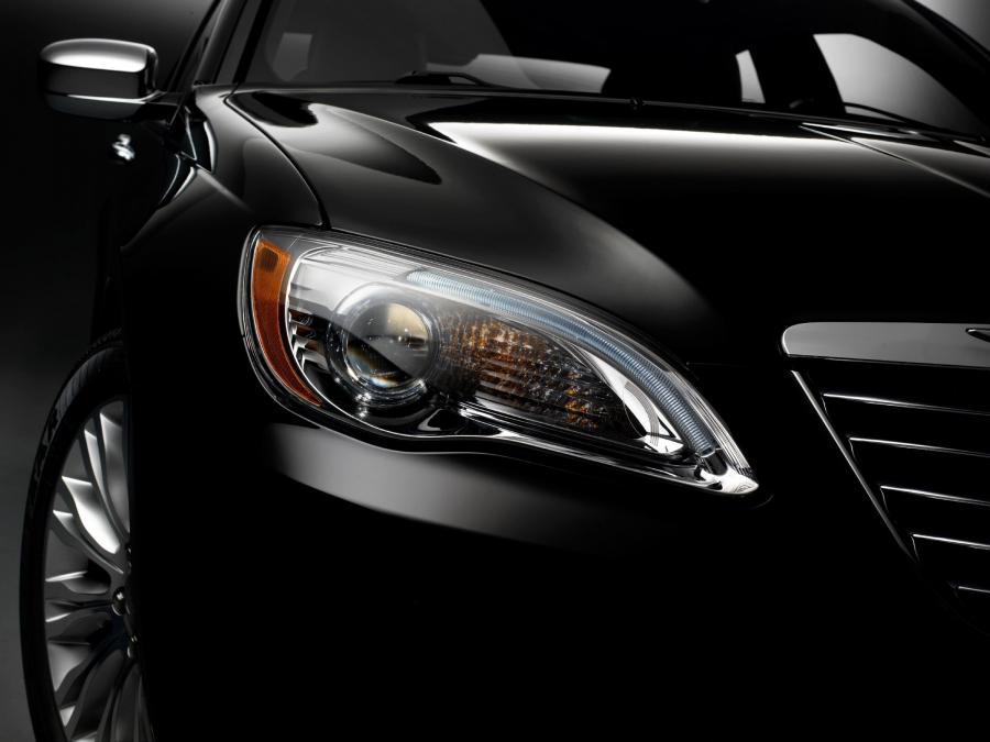  Chrysler 200 Sedan 2011 года  (фото 7 из 15)